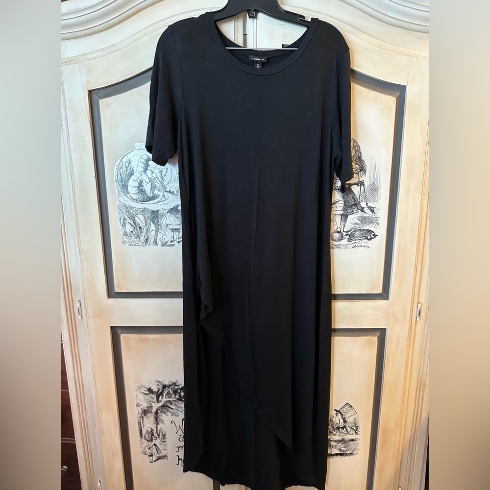 EUC Torrid black asymmetric top.  Size 0